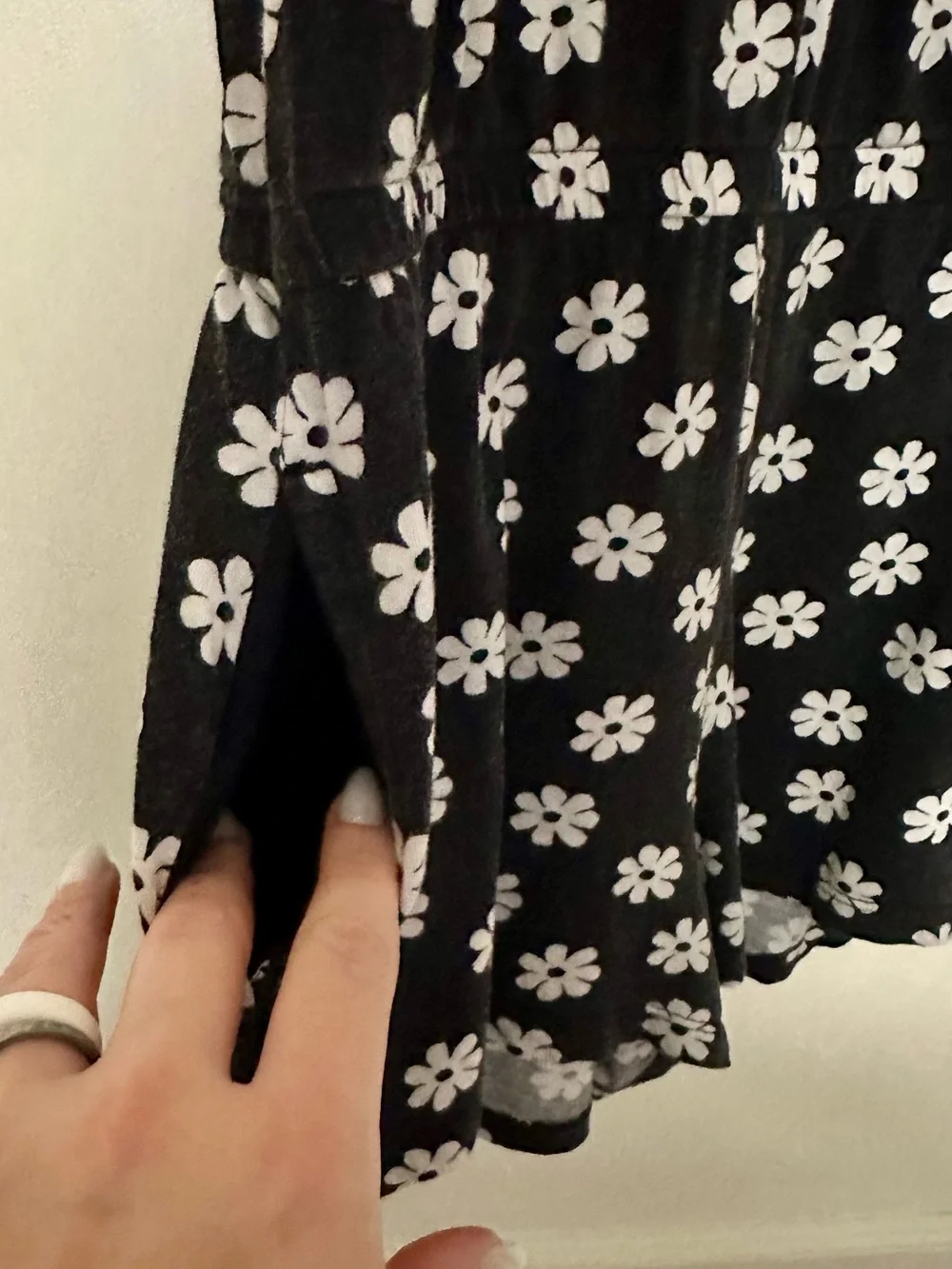 Black Floral Print Romper with Pockets - Playful Daisy Pattern - Girls’